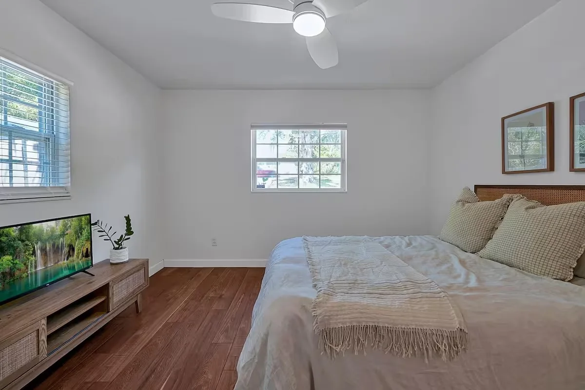 Clean, sparsely furnished bedroom